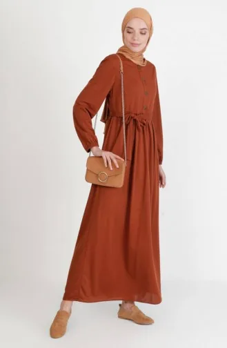 فستان بتصميم حزام للخصر 7979-01 لون أسمر ضارب للصفرة 7979-01