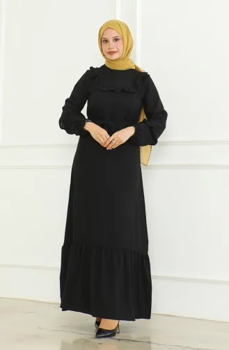 Kleid Aus Aerobin-Stoff Mit Rüschen Und Gürtel 0478-04 Schwarz 0478-04