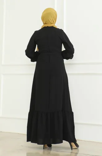 Kleid Aus Aerobin-Stoff Mit Rüschen Und Gürtel 0478-04 Schwarz 0478-04