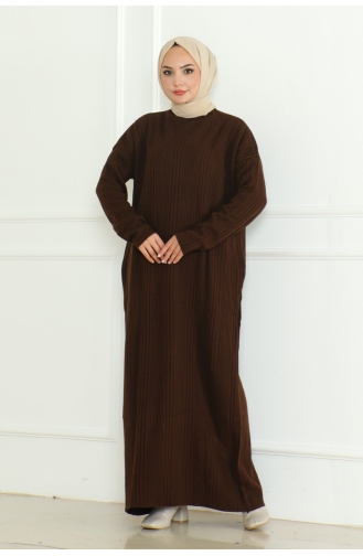 Einfarbiges Strickkleid Mit Halbem Rollkragen 252-06 Braun 252-06