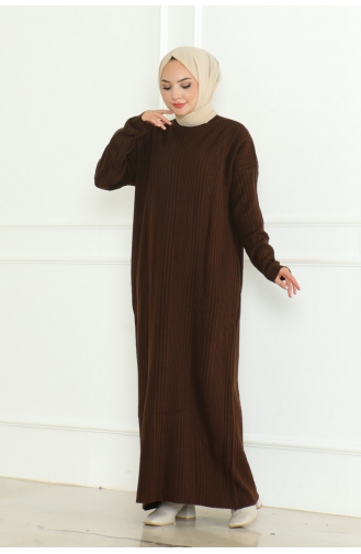 Einfarbiges Strickkleid Mit Halbem Rollkragen 252-06 Braun 252-06