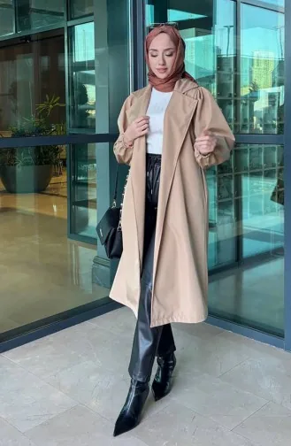 معطف واقٍ من المطر بتصميم حزام للخصر 4511-05 لون القهوة مع الحليب 4511-05