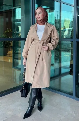 معطف واقٍ من المطر بتصميم حزام للخصر 4511-05 لون القهوة مع الحليب 4511-05