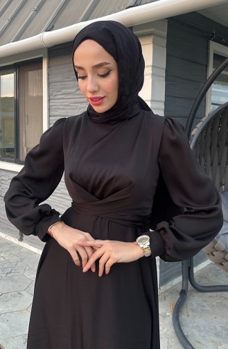 فستان سهرة ستان بتصميم رابطة أمامية 5513-01 لون أسود 5513-01