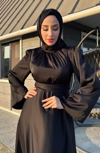 فستان سهرة ستان بتفاصيل من الامام 5514-06 لون اسود 5514-06