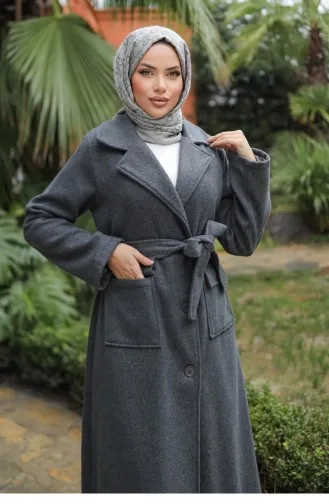 معطف كاشيه مع غطاء تفصيلي باللون الفحمي 654