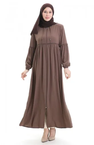 عباية بأكمام مرنة وسحاب مزينة بالأحجار 5081-06 لون القهوة الحليبية 5081-06