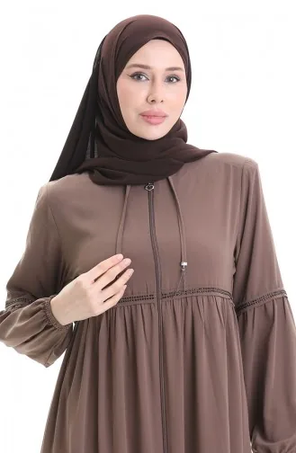 عباية بأكمام مرنة وسحاب مزينة بالأحجار 5081-06 لون القهوة الحليبية 5081-06