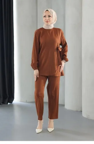 بدلة بنية اللون بتفاصيل رباط 679