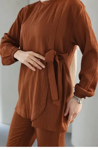 بدلة بنية اللون بتفاصيل رباط 679