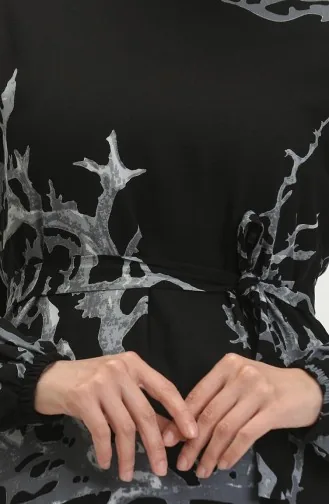 Robe En Viscose à Volants Et Ceinture Alisa 4599B-01 Noir Gris 4599B-01