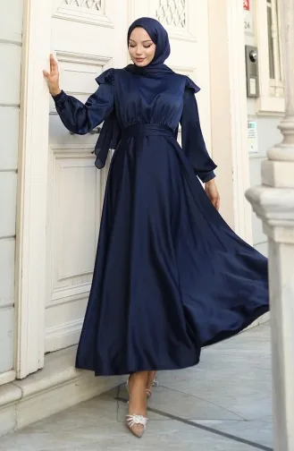 فستان سهرة ساتان بأكتاف مكشكشة 5805-01 أزرق داكن 5805-01
