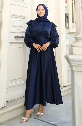 فستان سهرة ساتان بأكتاف مكشكشة 5805-01 أزرق داكن 5805-01