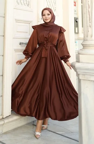 فستان سهرة ساتان بأكتاف مكشكشة 5805-02 تان 5805-02