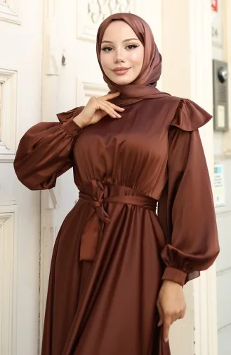 فستان سهرة ساتان بأكتاف مكشكشة 5805-02 تان 5805-02