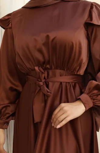 فستان سهرة ساتان بأكتاف مكشكشة 5805-02 تان 5805-02