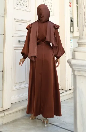 فستان سهرة ساتان بأكتاف مكشكشة 5805-02 تان 5805-02