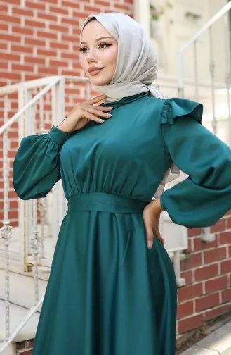 فستان سهرة ساتان بأكتاف مكشكشة 5805-05 أخضر زمردي 5805-05