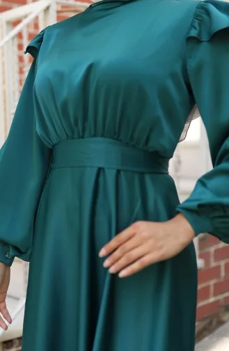 فستان سهرة ساتان بأكتاف مكشكشة 5805-05 أخضر زمردي 5805-05