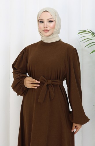 Kleid Mit Elastischen Ärmeln Und Gürtel 2161-02 Braun 2161-02