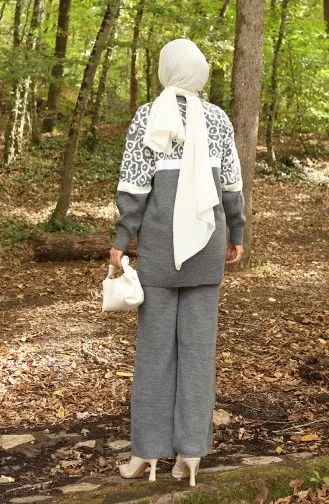 بدلة من قطعتين من قماش محبوك مزخرف بنقوش 1013-01 رمادي 1013-01