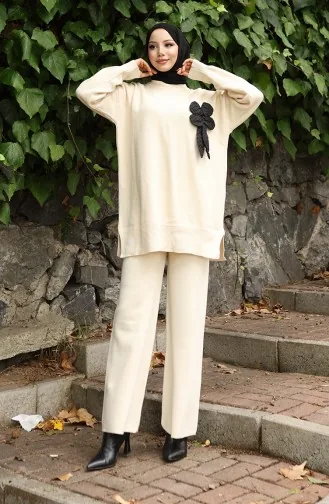 طقم تونيك وبنطلون محبوك بتفاصيل زهور من قطعتين 1028-01 بيج 1028-01