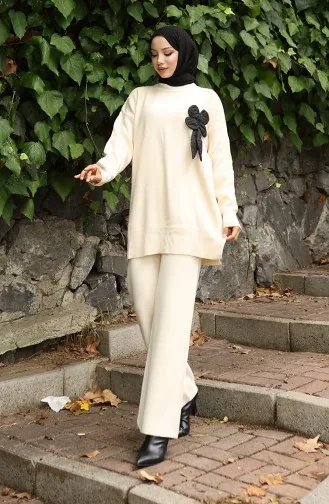 طقم تونيك وبنطلون محبوك بتفاصيل زهور من قطعتين 1028-01 بيج 1028-01