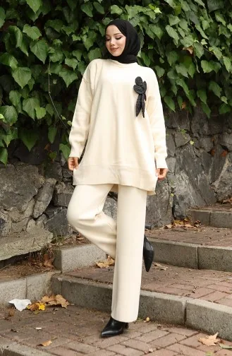 طقم تونيك وبنطلون محبوك بتفاصيل زهور من قطعتين 1028-01 بيج 1028-01