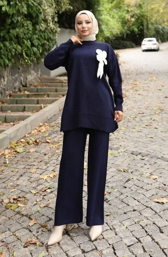 بدلة من قطعتين، بنطال وتونك بتفاصيل زهور، 1028-08 أزرق داكن 1028-08