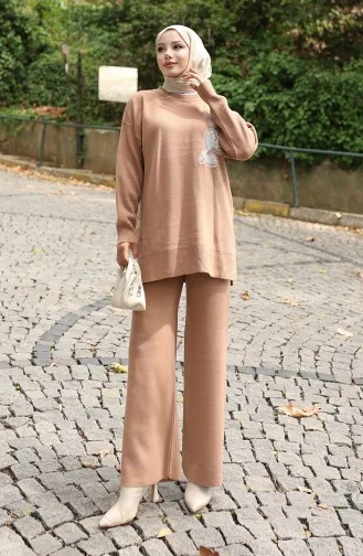 Ensemble Deux Pièces En Tricot Tunique Et Pantalon Brodés De Fleurs Couleur Café Au Lait 1067-03 1067-03