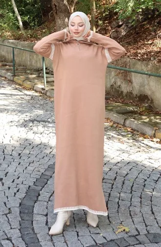 فستان محبوك بياقة مدورة مزين 0508-02 بلون القهوة بالحليب 0508-02