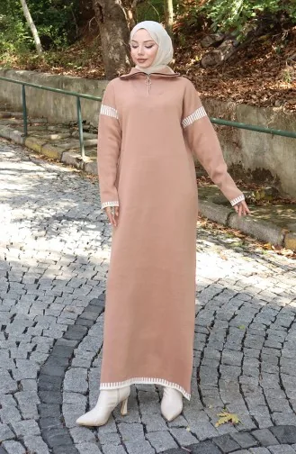 فستان محبوك بياقة مدورة مزين 0508-02 بلون القهوة بالحليب 0508-02