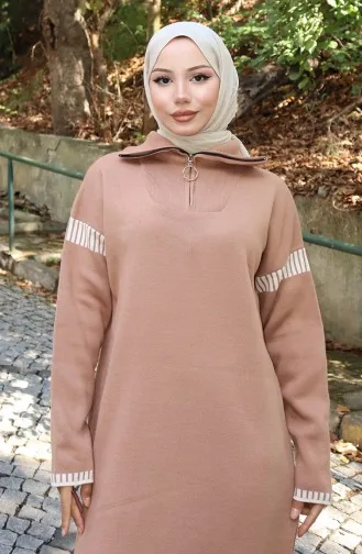 فستان محبوك بياقة مدورة مزين 0508-02 بلون القهوة بالحليب 0508-02