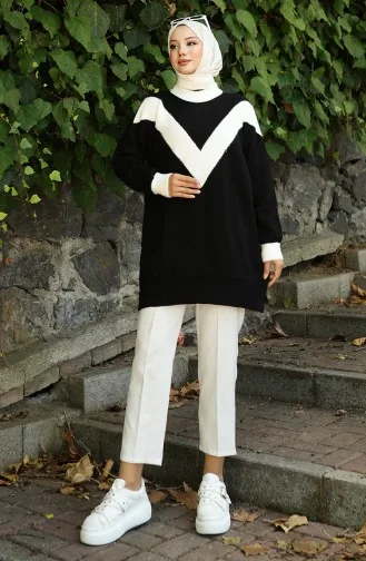 سترة محبوكة بنقشة حرف V ومزينة بنقشة حرف V 3017-04 باللون الأسود 3017-04