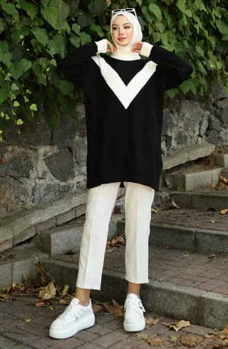 سترة محبوكة بنقشة حرف V ومزينة بنقشة حرف V 3017-04 باللون الأسود 3017-04