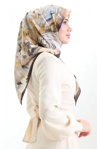 وشاح كاراكا من الألياف الطبيعية بنقوش زهرية 82017-09 بني برلماني 82017-09