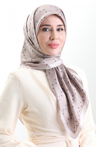 وشاح كاراكا من الحرير الصناعي بنقوش هندسية 82020-02 بني فاتح 82020-02