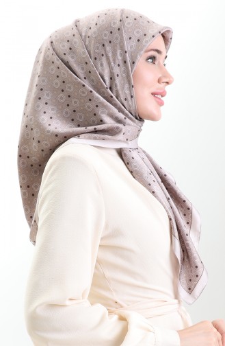 وشاح كاراكا من الحرير الصناعي بنقوش هندسية 82020-02 بني فاتح 82020-02