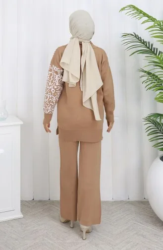 Gebreid Garnituur Met Knopen Tuniek Tweedelig Pak 1078-02 Melk Koffie 1078-02