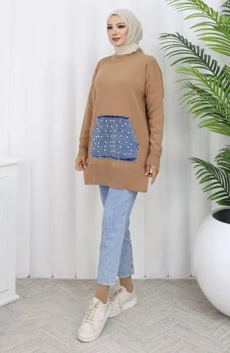 سترة محبوكة بجيوب الكنغر ومزينة باللؤلؤ 3030-04 بلون القهوة الحليبية 3030-04