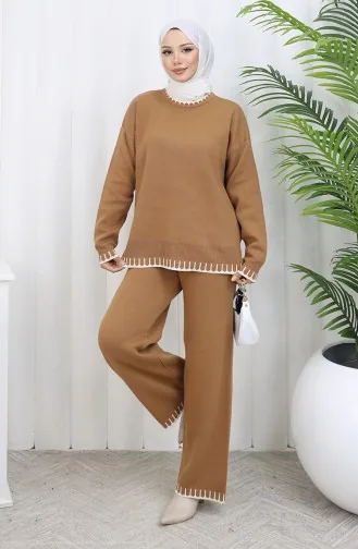 طقم من قطعتين من سترة وبنطلون محبوك بتفاصيل رموش 0015-06 لون قهوة حليبية 0015-06