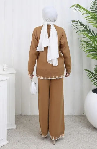 طقم من قطعتين من سترة وبنطلون محبوك بتفاصيل رموش 0015-06 لون قهوة حليبية 0015-06