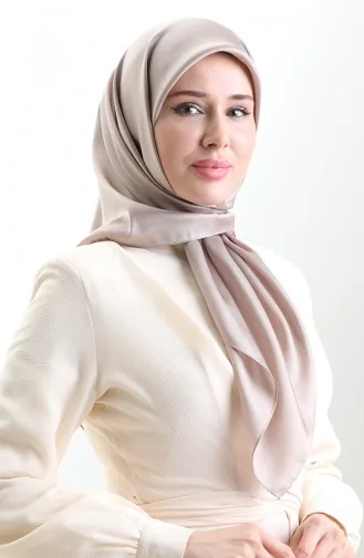 وشاح كريستال كاراجا 82022-17 من المنك 82022-17