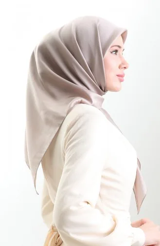 وشاح كريستال كاراجا 82022-17 من المنك 82022-17