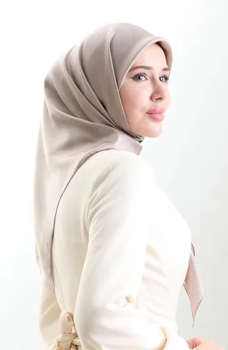 وشاح كريستال كاراجا 82022-17 من المنك 82022-17