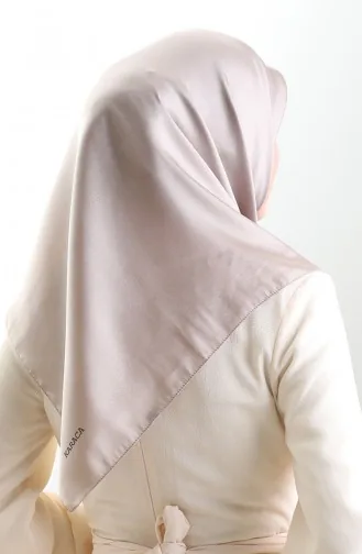 وشاح كريستال كاراجا 82022-17 من المنك 82022-17