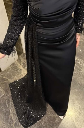 Abendkleid Aus Schimmerndem Satin 4667-01 Schwarz 4667-01