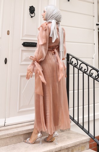 فستان سهرة من قماش التول الأورجانزا مع حزام خصر مطوي 5611-03 بلون القهوة الحليبية 5611-03