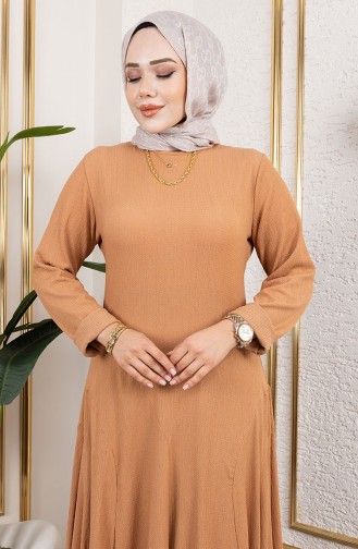 فستان كريب بتفاصيل كشكشة 7132-08 بني فاتح 7132-08