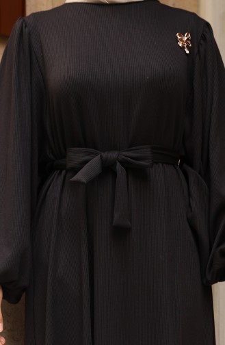 Robe Hijab En Velours Côtelé Noir Ornée De Dentelle Et De Broches 0220-01 0220-01